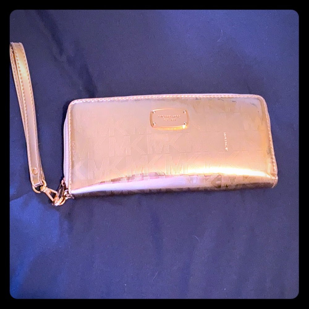 MICHAEL MICHAEL KORS Logo Continental Wristlet